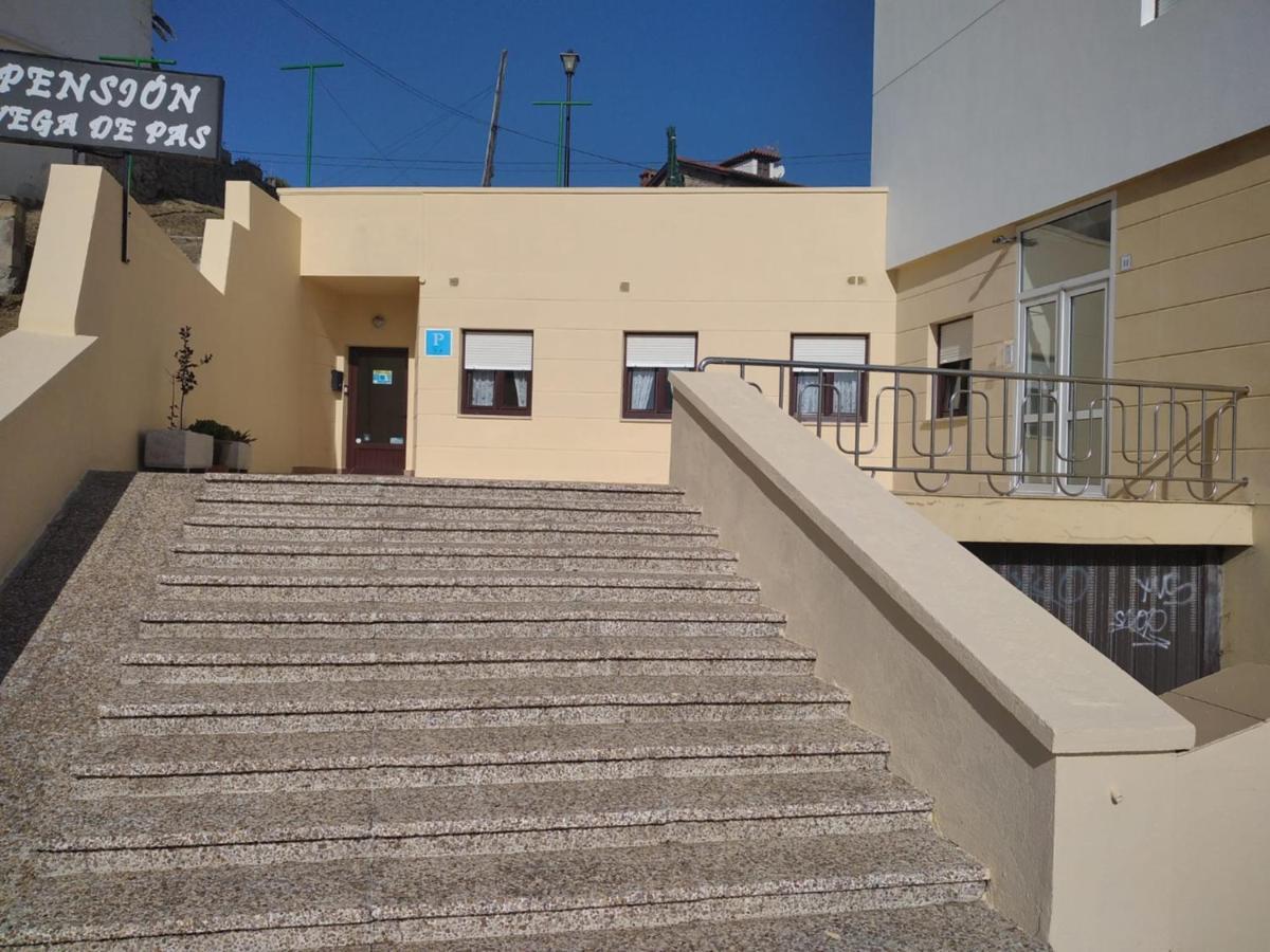 Pension Vega De Pas Comillas Exteriör bild
