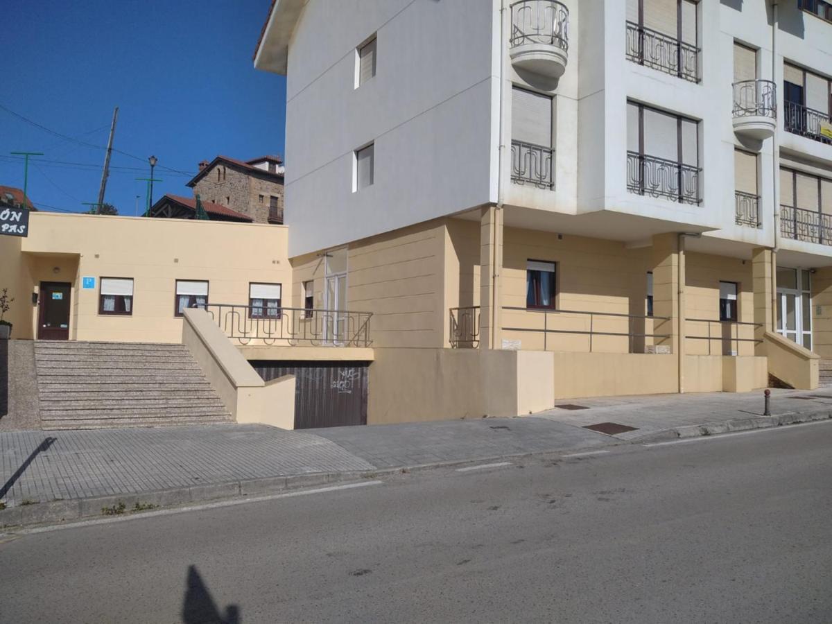 Pension Vega De Pas Comillas Exteriör bild