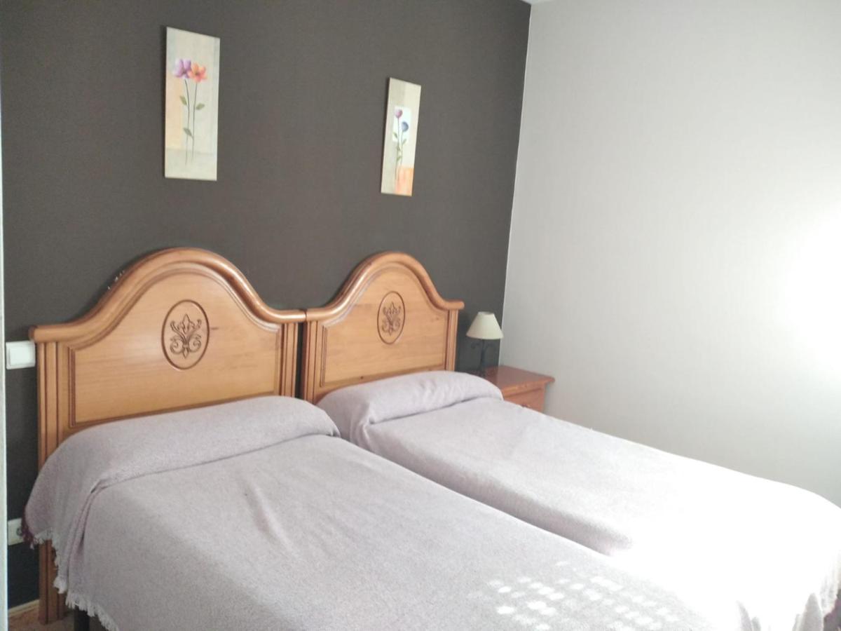 Pension Vega De Pas Comillas Exteriör bild