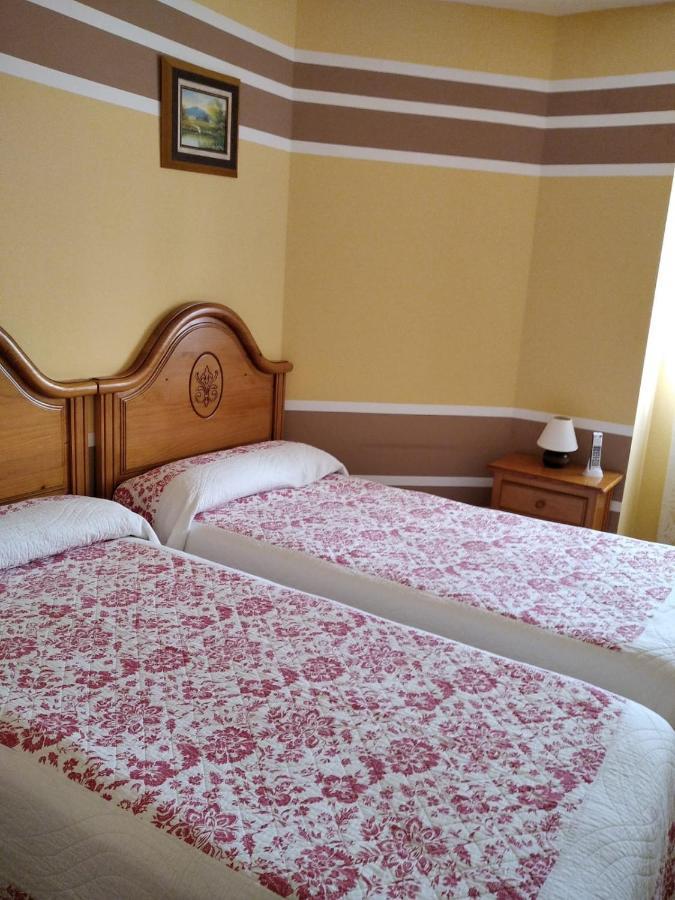 Pension Vega De Pas Comillas Exteriör bild